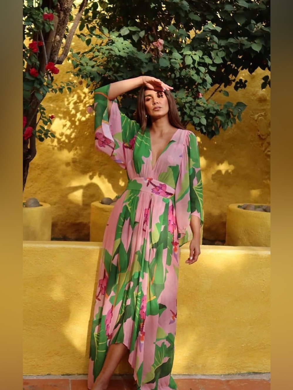 Farm Rio  beautiful flowy Tropicalistic  dress Large